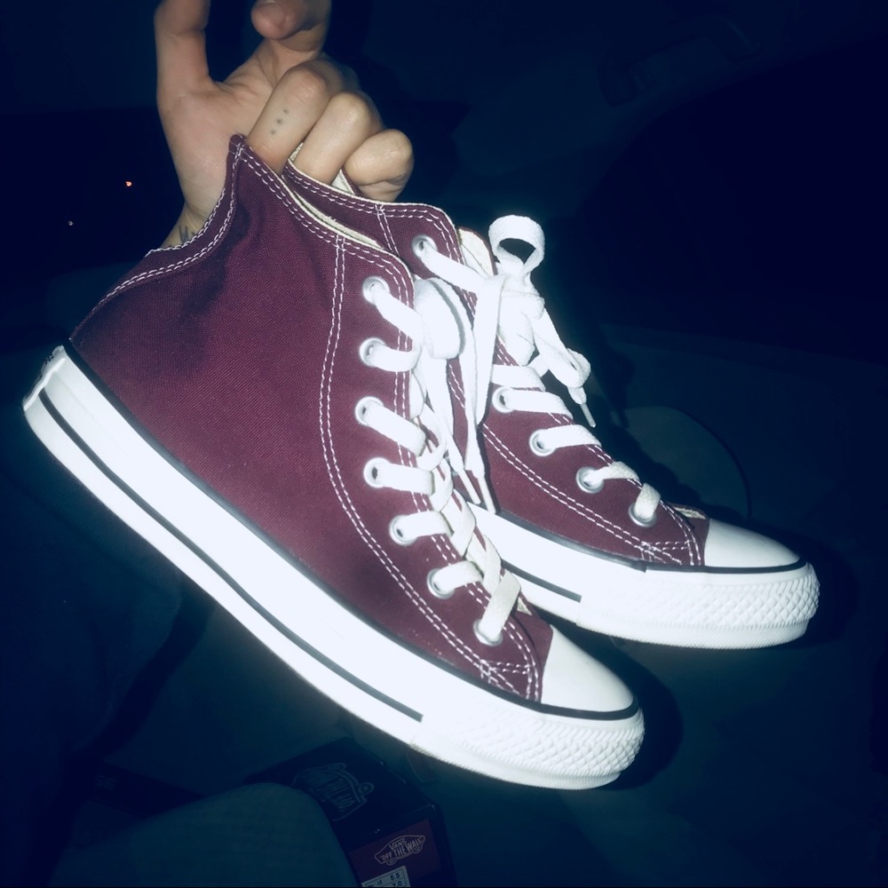 Burgundy Converse Women’s Sz.7